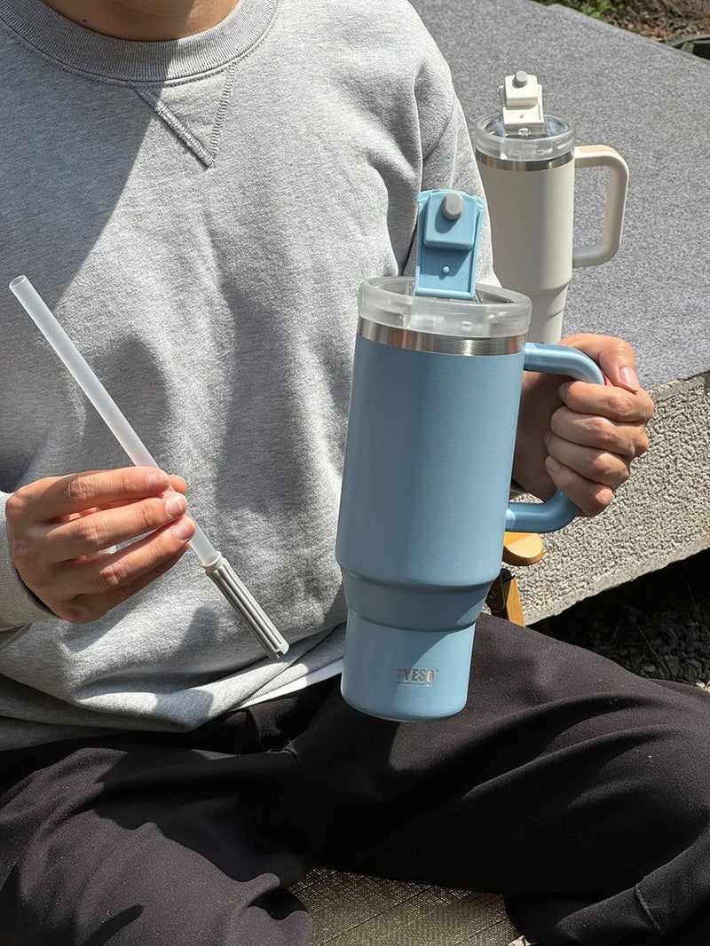 900ml/1200ml Garrafa Tumbler tyeso Caneca de Carro de Aço Sem Teto Com Alça Canudo Térmico Iced Copo de Viagem Isolado a Vácuo Copo de Café Quente.